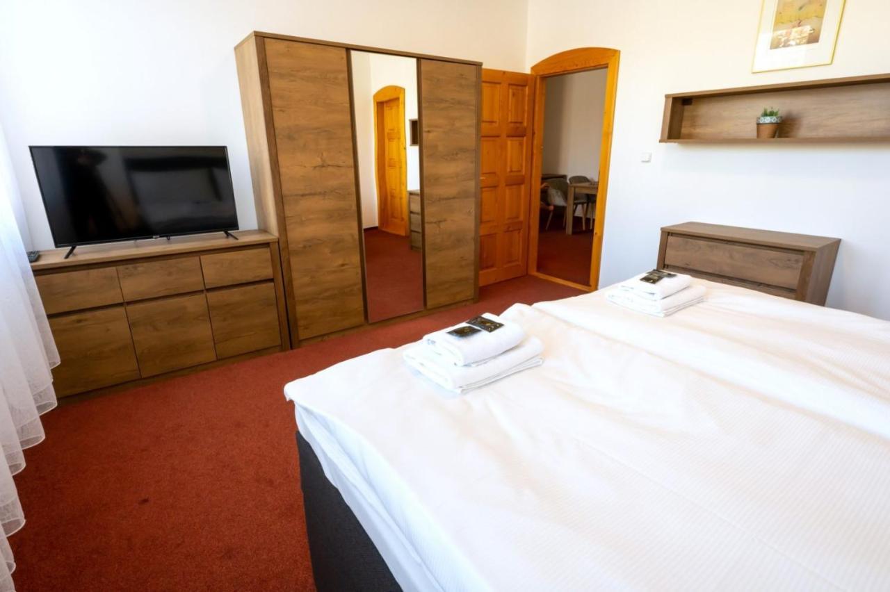 Hotel Uno Usti nad Orlici Ngoại thất bức ảnh