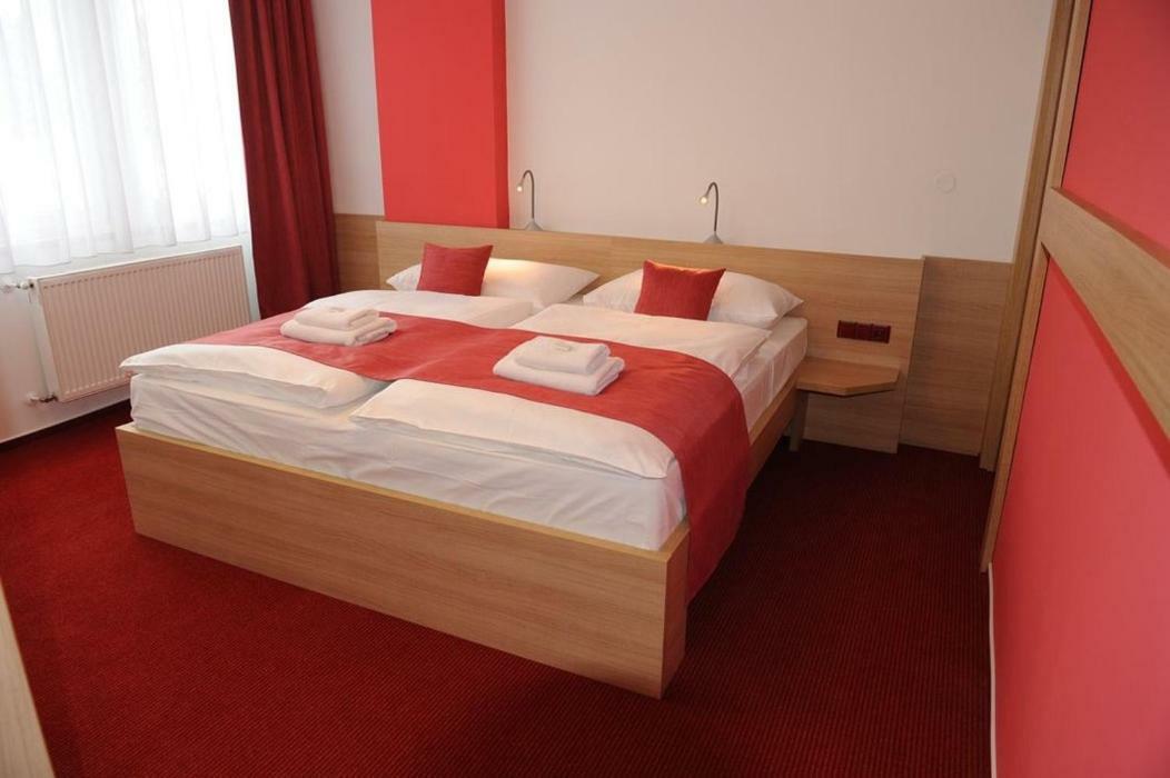 Hotel Uno Usti nad Orlici Ngoại thất bức ảnh